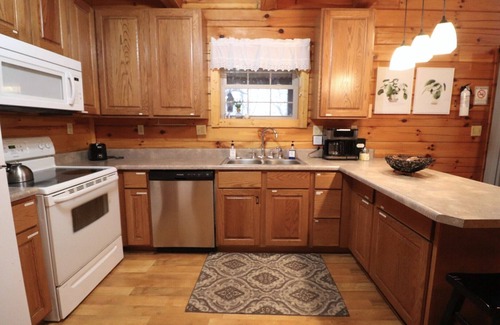 Creola Cabin | Anson's Ridge: Log home in the woods w/hot tub, near Hocking Hills- Sleeps 12