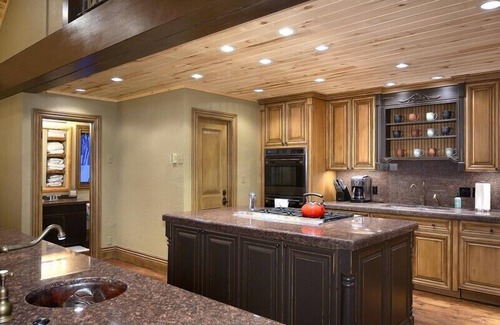 Crested Butte House | Anthracite Lodge/Ski-in Ski-out Luxury with Incredible Views! Hot Tub! Garage!