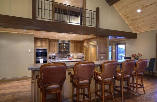 Crested Butte House | Anthracite Lodge/Ski-in Ski-out Luxury with Incredible Views! Hot Tub! Garage!
