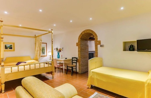 Poggiarello Apartment | Antico Borgo San Lorenzo-Alloro by Interhome