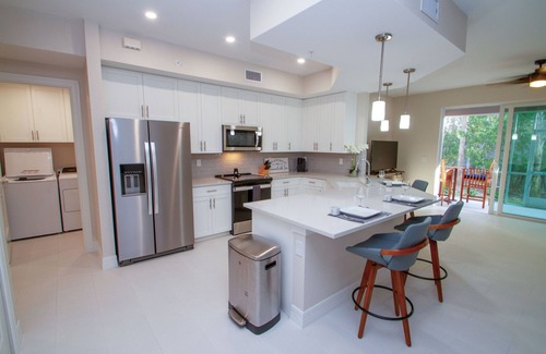 Naples Condo | Antilles Coach Home Minutes from Marco Is.