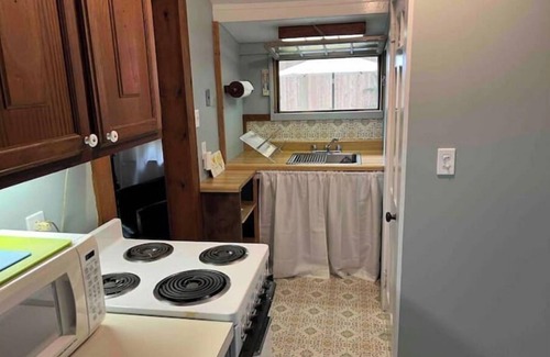 Orleans Cottage | Antique Cottage with King Bed, Kitchen, Bath, Private Yard & Path to Arey's Pond