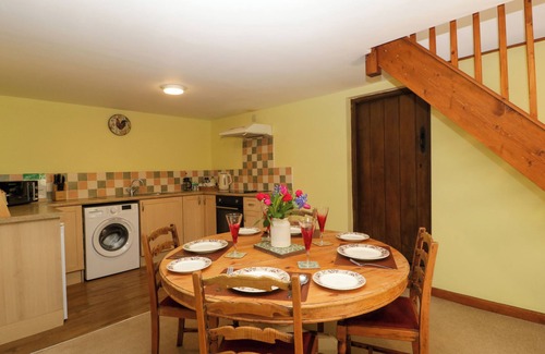 Blakeney Cottage | ANVIL COTTAGE, pet friendly, character holiday cottage in Blakeney