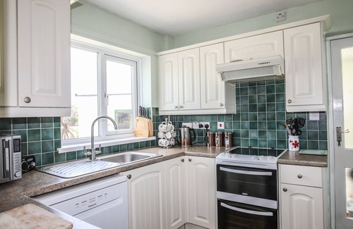 Moelfre House | ANWYLFA, pet friendly, country holiday cottage in Moelfre