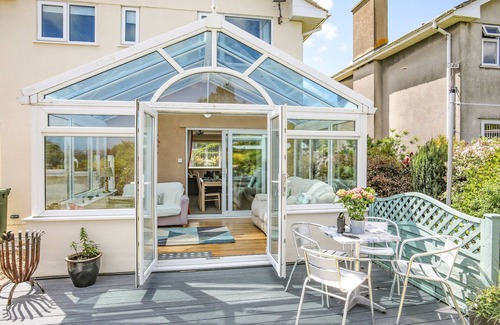Moelfre House | ANWYLFA, pet friendly, country holiday cottage in Moelfre