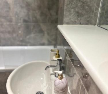 Manchester Apartment | AO Arena - Contemporary - MCR City Pad - Parking