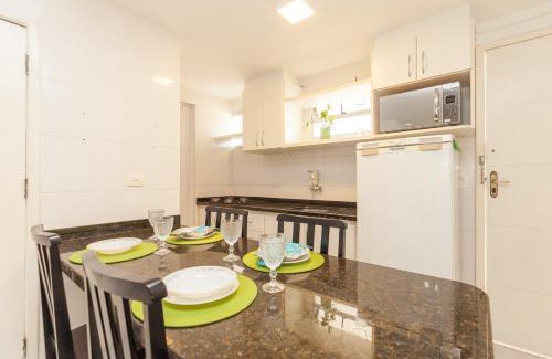 Caioba Apartment | Apê 100m mar Caiobá, suíte e Wi-Fi