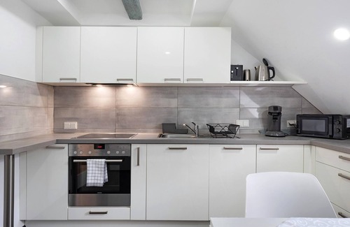 Muellheim Apartment | Apartment 'Mit 75qm' with Balcony and Wi-Fi