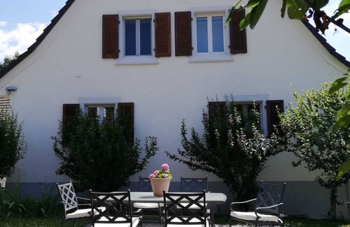 Muellheim Apartment | Apartment 'Ritter' with Private Garden and Wi-Fi