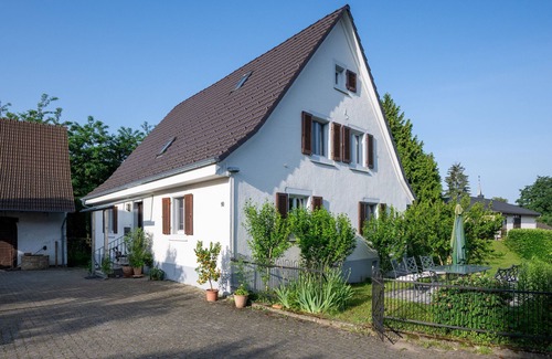 Muellheim Apartment | Apartment 'Ritter' with Private Garden and Wi-Fi