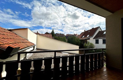 Neustadt-Hambach House | Apartment Eichstraße 1a - Central in Hambach with castle view