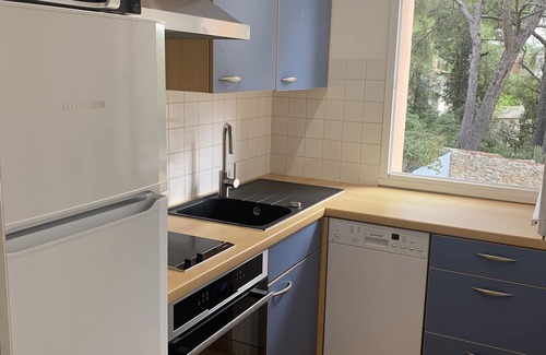 Saint-Cyr-sur-Mer Apartment | APART. F2- BEAUTIFUL SEA VIEW - Terrace - Wifi - Beaches on foot - All shops.
