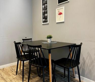 Opole Apartment | Apartament FLAMING DeLuxe z balkonem w centrum naprzeciwko PKP PKS - self check in - darmowy parking - późne wymeldowanie do 12 - wystawiamy FV