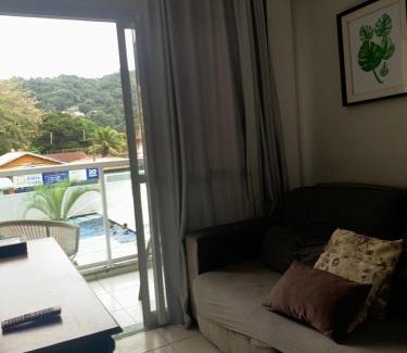 Vila Julia Apartment | Apartamento 500m Praia da Enseada Guarujá varanda e vaga de garagem