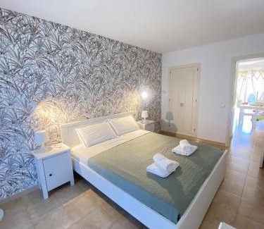 Cala en Blanes Apartment | Apartamento bajo con piscina Macarella