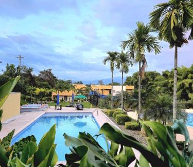 La Tebaida Apartment | Apartamento Campestre 4 Piscinas, Jacuzzy y Sauna a 5m del Aeropuerto, 20m Parque del Cafe Ubicado en La Tebaida - F - by Molca Xperiences