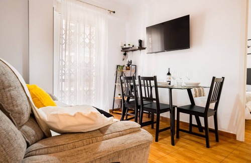 San Roque Apartment | Apartamento Cerca del Centro y de la Estación de Santa Justa a pie y Parking