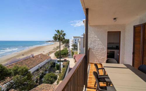 Alcossebre Apartment | Apartamento con vistas frontales - Primera línea Playa Cargador - ALBERT VILLAS