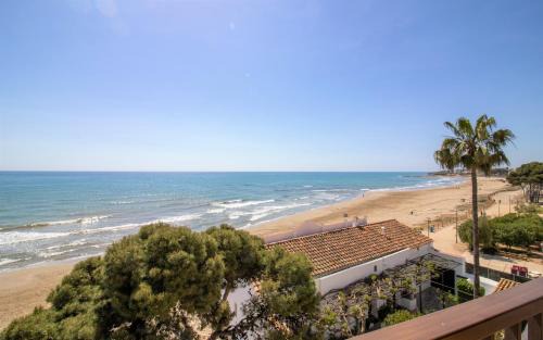 Alcossebre Apartment | Apartamento con vistas frontales - Primera línea Playa Cargador - ALBERT VILLAS