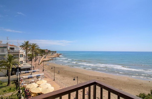Alcossebre Apartment | Apartamento con vistas frontales - Primera línea Playa Cargador - ALBERT VILLAS