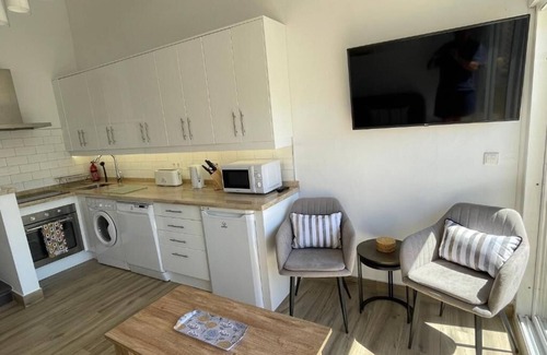 New Golden Mile Apartment | Apartamento de dos Dormitorios Reformado, en Primera Línea de Playa