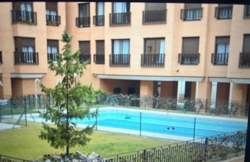 Rejas Apartment | Apartamento Entero con Piscina y Netflix
