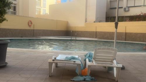 Torremolinos City Centre Apartment | APARTAMENTO ESTUDIO LOFT en el Centro para 3 o 4 Personas Cama doble y sofá cama Check in a partir de las 15 y 30 min pm , check out hasta las 12 h con wifi Piscina impresionante con tumbonas y bar abierto de 12 a 20 pm Parking gratuito muy cercano