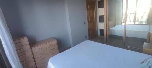 Rejas Apartment | Apartamento luminoso, tranquilo y bien equipado en Madrid, cerca del aeropuerto, IFEMA y estadio Metropolitano