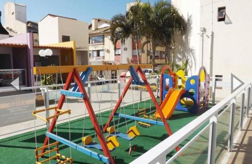 Ingleses Norte Apartment | Apartamento Maravilhoso, completo,1 quarto com cama queen e sofa retratil, bi cama embutida, colchao extra, vista pro mar, dormem 5, pé na areia, jacuzzi, piscina wifi,Self Checkin, automatizado
