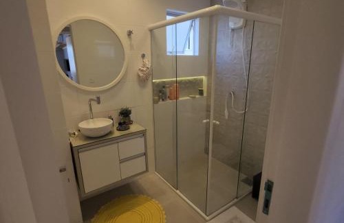 Barra Sul Apartment | Apartamento moderno com suíte e garagem a 500 m da praia