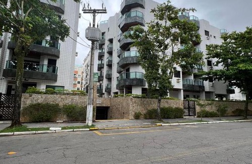 Vila Julia Apartment | Apartamento no Guarujá Enseada a beira mar, ótima localidade e com ar condicionado