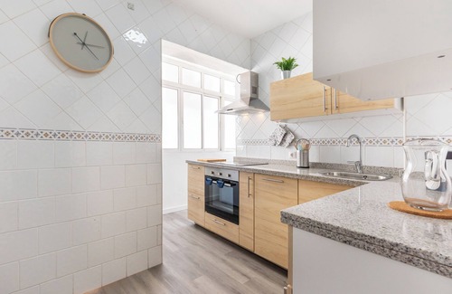 Malaga-Este Apartment | Apartamento Residencial Limonar with A/C & Wi-Fi