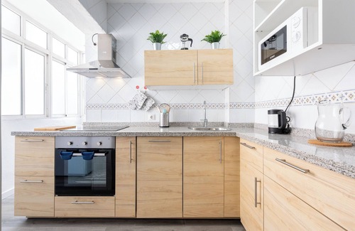 Malaga-Este Apartment | Apartamento Residencial Limonar with A/C & Wi-Fi