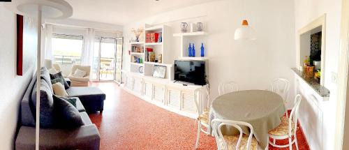 Roquetas de Mar Apartment | Apartamento Roquetas de Mar Urbanización, 2 dormitorios, Gran Terraza con vista al mar, wi-fi, parking y piscina