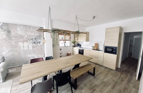 Fuengirola City Centre Apartment | Apartamento superior en la Plaza Los Chinorros!