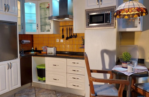 El Guincho Apartment | Apartamentos Monasterio de San Antonio - Günstiges Apartment zur Straße