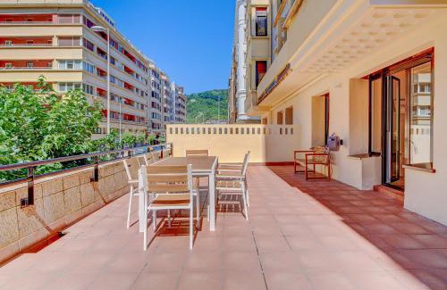 Gros Apartment | Apartamentos Gran Vía by SanSe Holidays