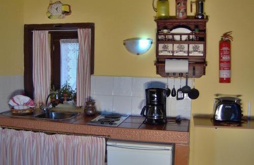 El Guincho Apartment | Apartamentos Monasterio de San Antonio - adults only