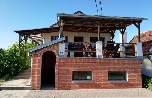 Jevisovka House | Apartmán s vinným sklepem Four Grapes