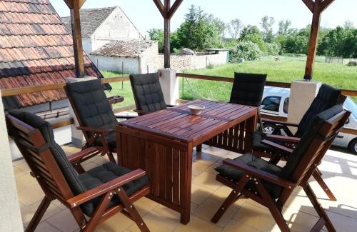 Jevisovka House | Apartmán s vinným sklepem Four Grapes