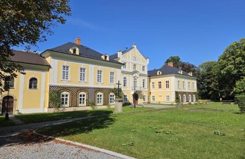 Moravian Silesian Apartment | Apartmán U Zámku - Self Check in - Airport OSR Mosnov