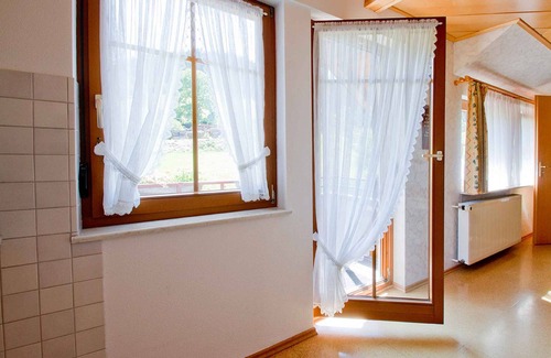 Bad Rippoldsau-Schapbach Apartment | Apartment 'Typ B1' with Shared Garden, Balcony and Wi-Fi