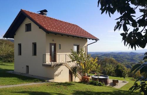 Brezice House | Apartma Hiša na Ravnah with hot tub