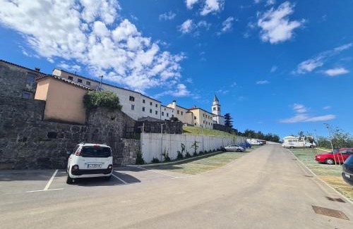 Ajdovscina House | Apartma in soba Vipavski Križ
