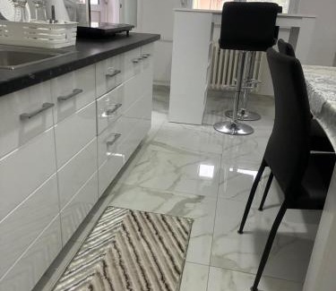 Kraljevo Apartment | Apartman brutalan nov