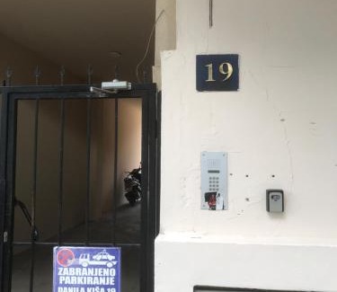 Grbavica Apartment | Apartman Kristina FREE parking