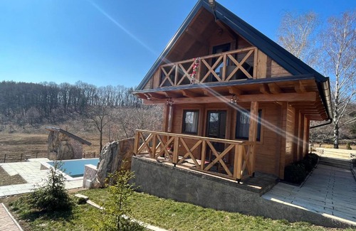 Vrdnik House | Apartmani Joka i Drvene kucice