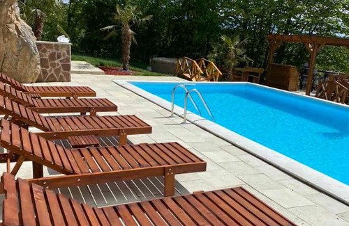 Vrdnik House | Apartmani Joka i Drvene kucice