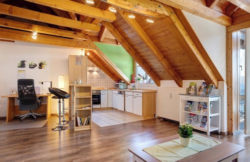 Endingen am Kaiserstuhl Apartment | Apartment 'Ferienwohnung Fliegerhorst' with Wi-Fi