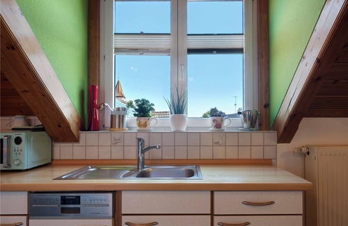 Endingen am Kaiserstuhl Apartment | Apartment 'Ferienwohnung Fliegerhorst' with Wi-Fi